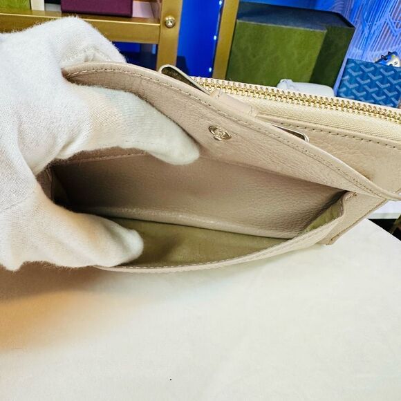 Chloe Light Cream Leather Large Wallet W/Box - Picture 8 of 14